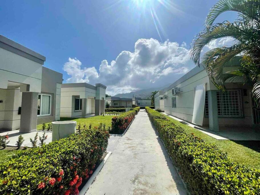 Hermosa Villa En Palma Real La Ceiba Exterior photo